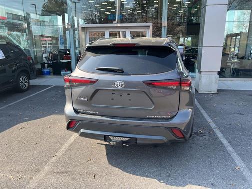 Magnetic Gray Metallic 2025 Toyota Highlander Limited