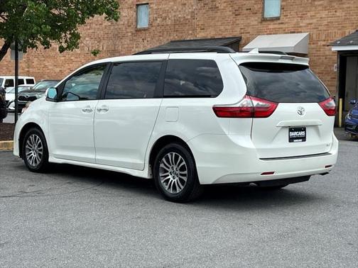 2020 Toyota Sienna XLE