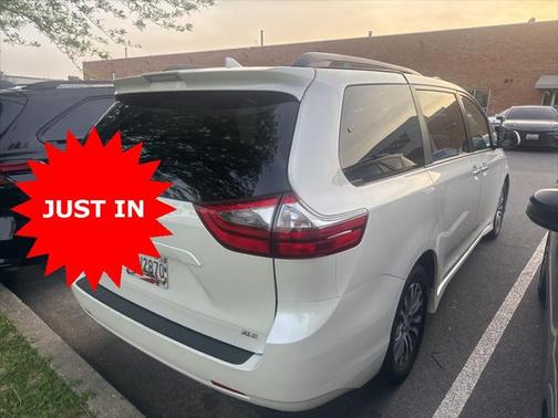 2020 Toyota Sienna XLE
