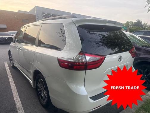 2020 Toyota Sienna XLE