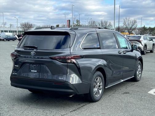 2025 Toyota Sienna XLE 7 Passenger