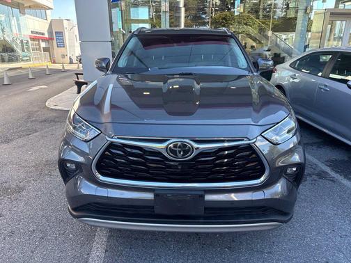 Magnetic Gray Metallic 2021 Toyota Highlander Platinum