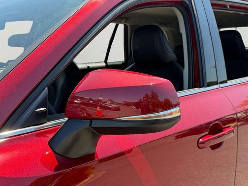 Pearl 2024 Toyota Grand Highlander XLE