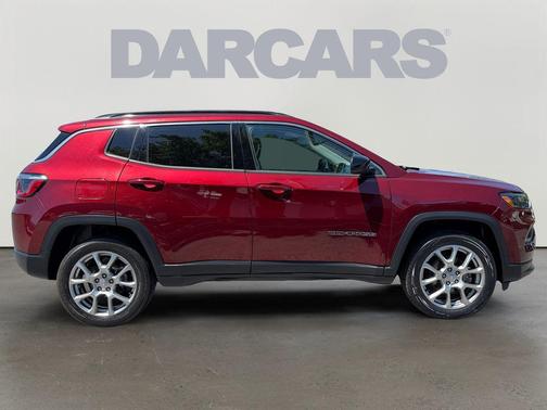 Velvet Red Pearlcoat 2022 Jeep Compass Latitude Lux