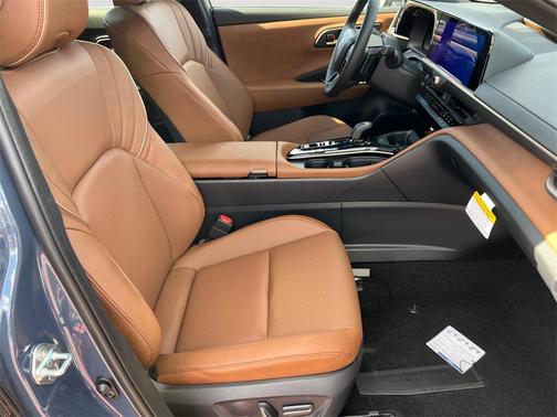 2025 Toyota Crown Signia Limited