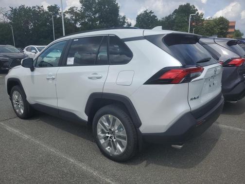 2025 Toyota RAV4 XLE Premium