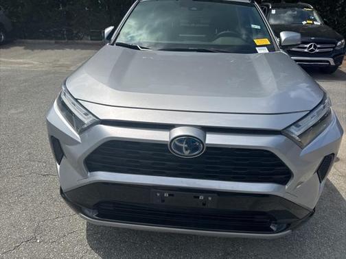 2022 Toyota RAV4 Hybrid SE