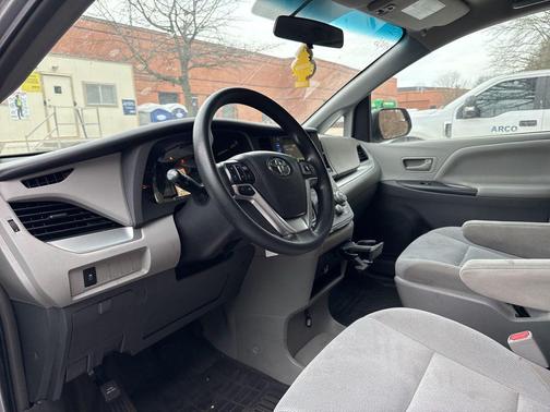 2015 Toyota Sienna LE