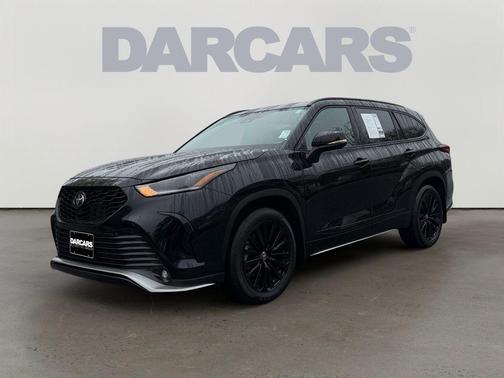 Midnight Black Metallic 2025 Toyota Highlander XSE