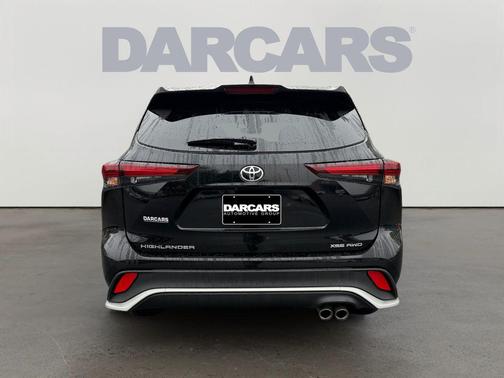 Midnight Black Metallic 2025 Toyota Highlander XSE