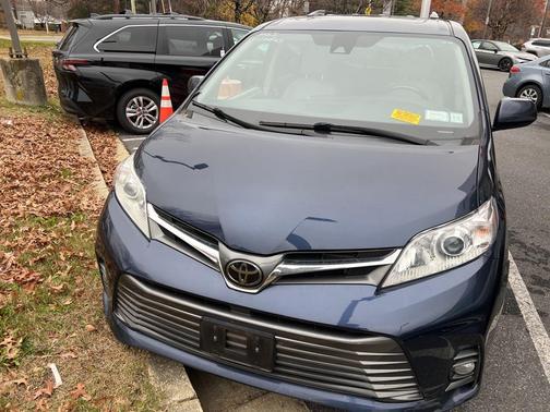 2020 Toyota Sienna XLE
