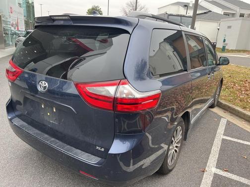 2020 Toyota Sienna XLE