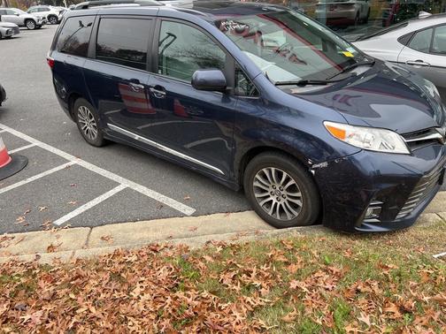 2020 Toyota Sienna XLE