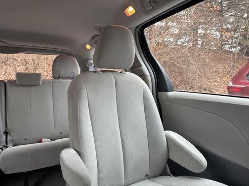 2014 Toyota Sienna LE