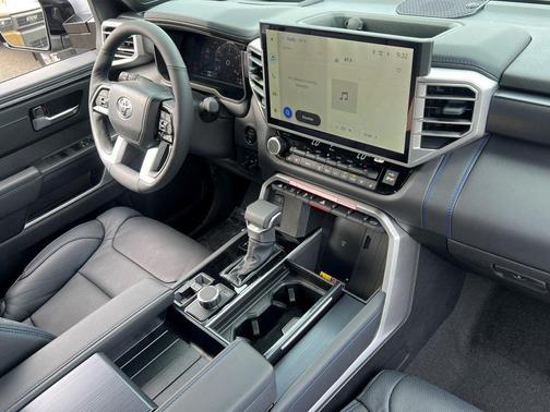 2025 Toyota Tundra Hybrid Platinum