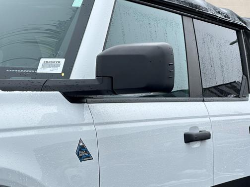 Oxford White 2022 Ford Bronco Black Diamond