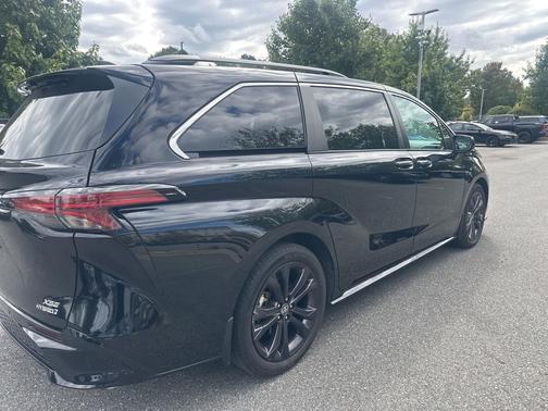 2023 Toyota Sienna XSE 7 Passenger