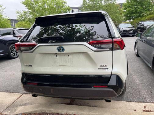 Blizzard Pearl/Midnight Black Metallic 2021 Toyota RAV4 Hybrid SE