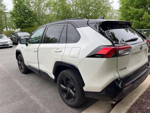 Blizzard Pearl/Midnight Black Metallic 2021 Toyota RAV4 Hybrid SE