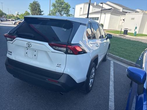 2022 Toyota RAV4 LE