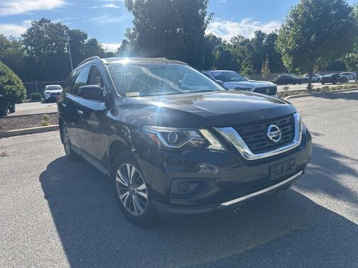 2019 Nissan Pathfinder S