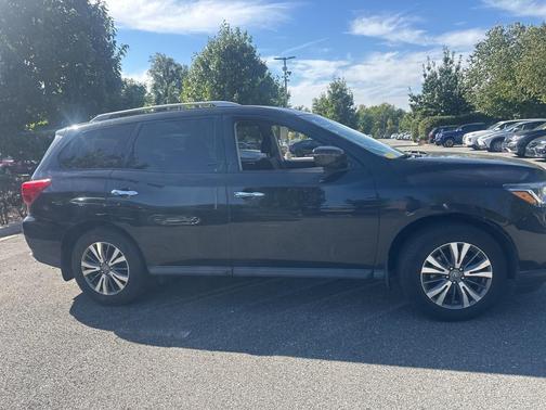 2019 Nissan Pathfinder S