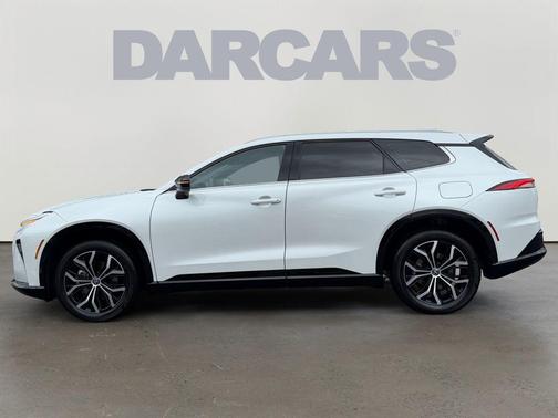 2025 Toyota Crown Signia XLE