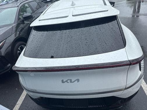 Snow White Pearl 2023 Kia EV6 Wind