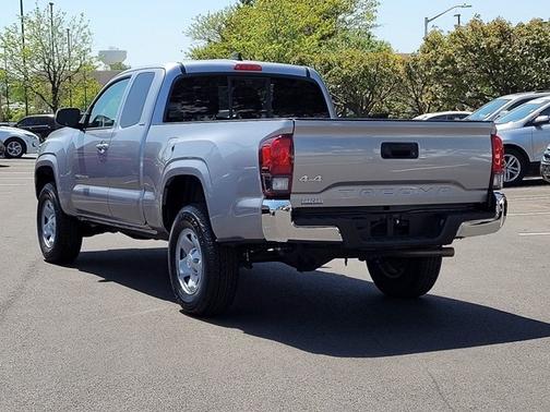 Photo 2 of 3 of 2021 Toyota Tacoma SR5