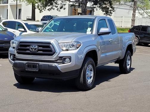 Photo 1 of 3 of 2021 Toyota Tacoma SR5
