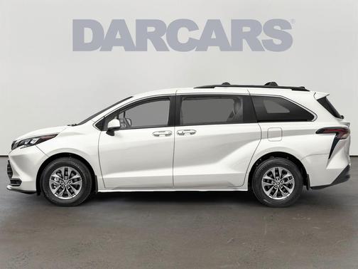 08x8 2026 Toyota Sienna LE