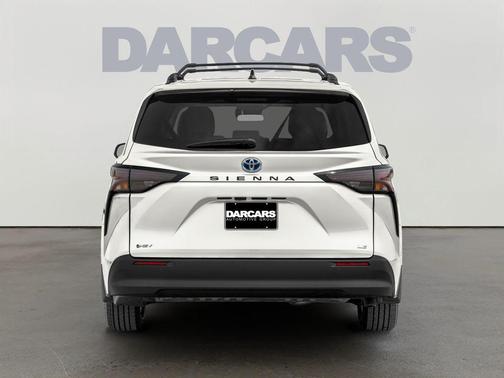 08x8 2026 Toyota Sienna LE