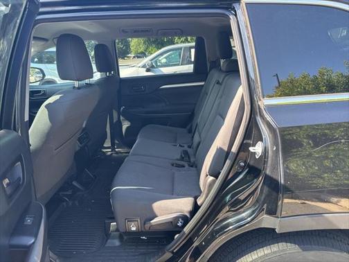 2016 Toyota Highlander LE