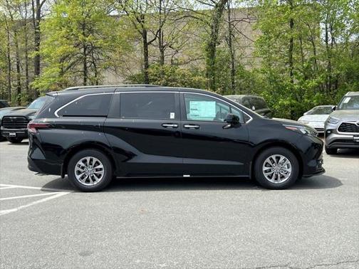 2025 Toyota Sienna XLE 7 Passenger