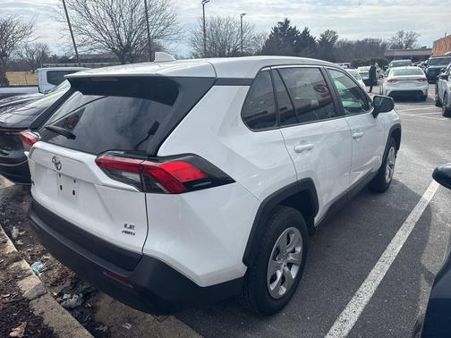 2024 Toyota RAV4 LE