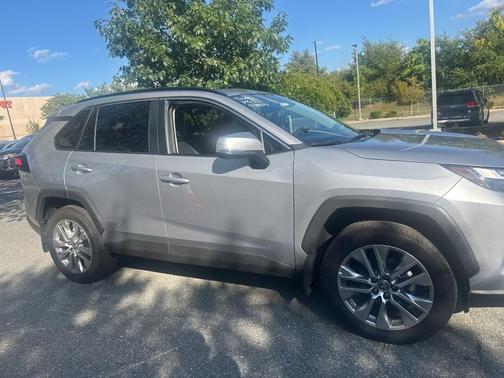 2025 Toyota RAV4 XLE Premium