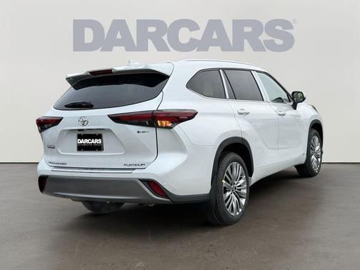 2026 Toyota Highlander Hybrid Platinum