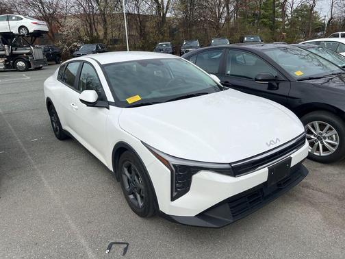 Snow White Pearl 2025 Kia K4 LXS