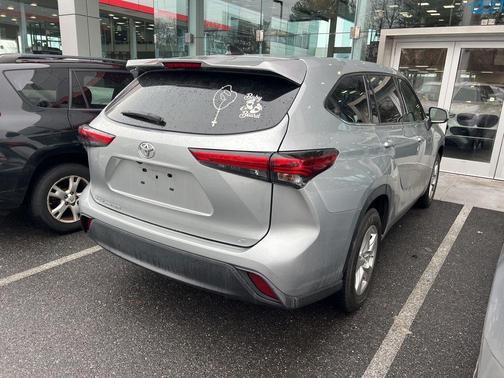 2022 Toyota Highlander LE