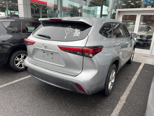 2022 Toyota Highlander LE
