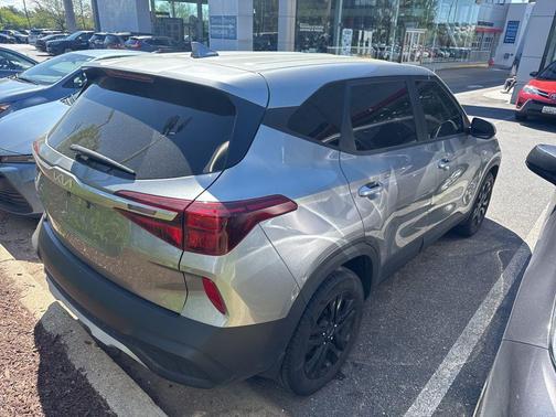 Steel Gray 2023 Kia Seltos LX