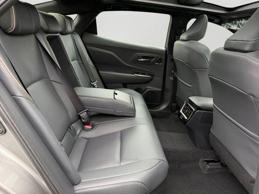 Heavy Metal wit 2026 Toyota Crown Platinum