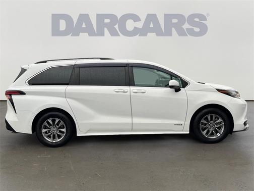 2021 Toyota Sienna LE
