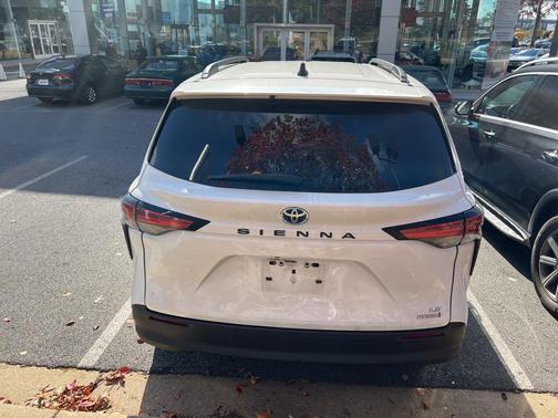 2021 Toyota Sienna LE