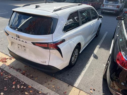 2021 Toyota Sienna LE