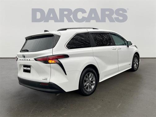 2021 Toyota Sienna LE