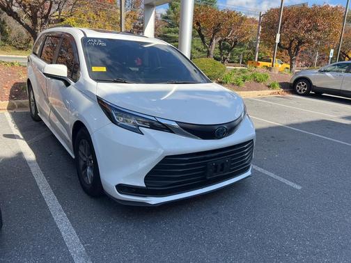 2021 Toyota Sienna LE