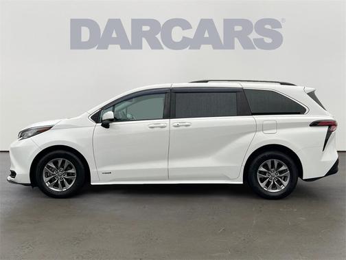2021 Toyota Sienna LE