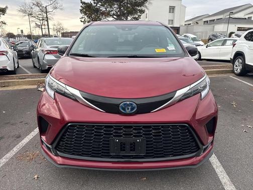 2024 Toyota Sienna XSE 7 Passenger