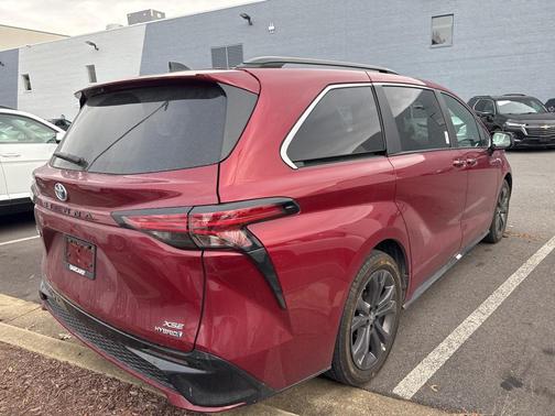 2024 Toyota Sienna XSE 7 Passenger